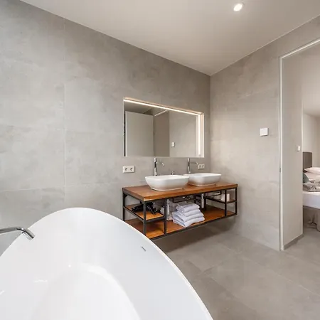 Alluring - 5 Bedrooms - Private Infinity Pool With Stunning Views Villa Rogoznica (Sibenik-Knin)