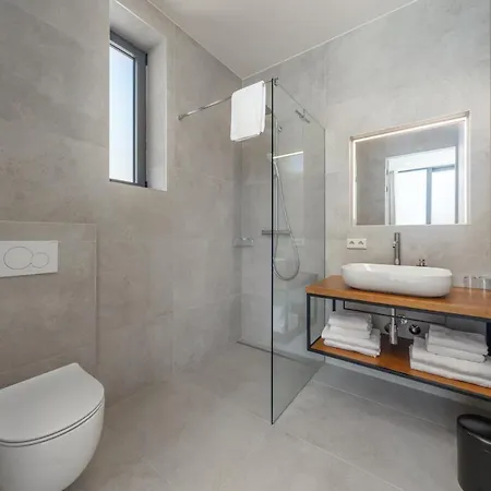 Alluring - 5 Bedrooms - Private Infinity Pool With Stunning Views Rogoznica (Sibenik-Knin)