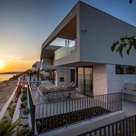 Alluring - 5 Bedrooms - Private Infinity Pool With Stunning Views *