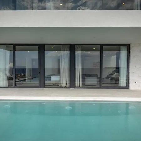 Villa Alluring - 5 Bedrooms - Private Infinity Pool With Stunning Views