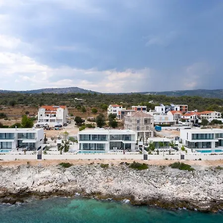 Villa Alluring - 5 Bedrooms - Private Infinity Pool With Stunning Views *