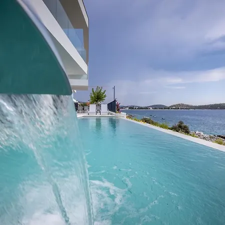 Alluring - 5 Bedrooms - Private Infinity Pool With Stunning Views Villa