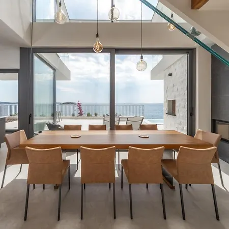 Alluring - 5 Bedrooms - Private Infinity Pool With Stunning Views