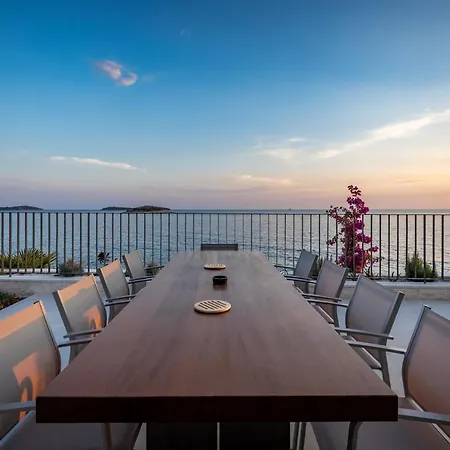 Villa Alluring - 5 Bedrooms - Private Infinity Pool With Stunning Views