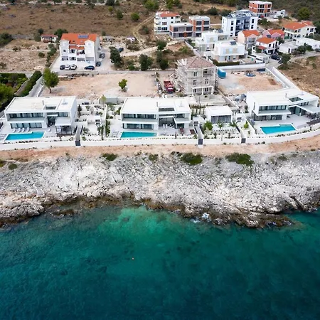 Alluring - 5 Bedrooms - Private Infinity Pool With Stunning Views Villa
