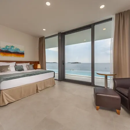 Villa Alluring - 5 Bedrooms - Private Infinity Pool With Stunning Views *