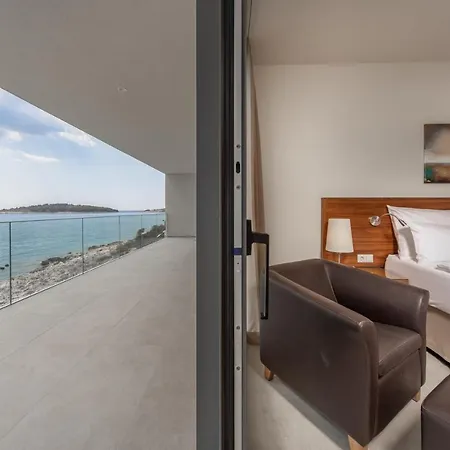 Alluring - 5 Bedrooms - Private Infinity Pool With Stunning Views * Rogoznica (Sibenik-Knin)