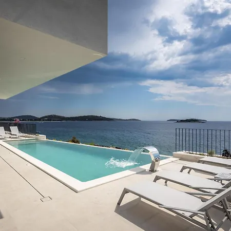 Alluring - 5 Bedrooms - Private Infinity Pool With Stunning Views