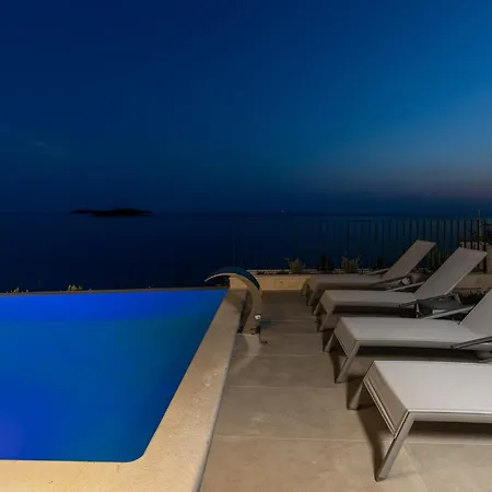 Alluring - 5 Bedrooms - Private Infinity Pool With Stunning Views * Rogoznica (Sibenik-Knin)