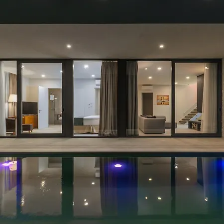Alluring - 5 Bedrooms - Private Infinity Pool With Stunning Views *