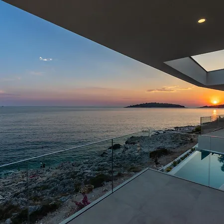Alluring - 5 Bedrooms - Private Infinity Pool With Stunning Views Villa *
