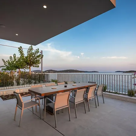 Alluring - 5 Bedrooms - Private Infinity Pool With Stunning Views Villa