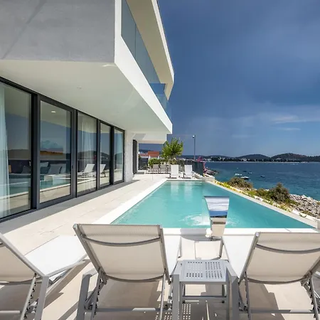 Alluring - 5 Bedrooms - Private Infinity Pool With Stunning Views *