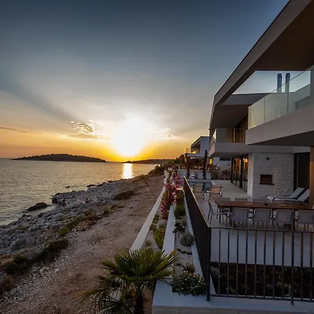 Alluring - 5 Bedrooms - Private Infinity Pool With Stunning Views *