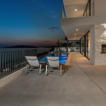 Alluring - 5 Bedrooms - Private Infinity Pool With Stunning Views * Rogoznica (Sibenik-Knin)