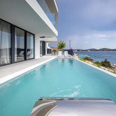 Alluring - 5 Bedrooms - Private Infinity Pool With Stunning Views *