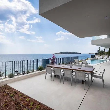 Villa Alluring - 5 Bedrooms - Private Infinity Pool With Stunning Views *
