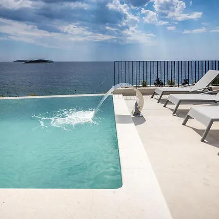 Alluring - 5 Bedrooms - Private Infinity Pool With Stunning Views